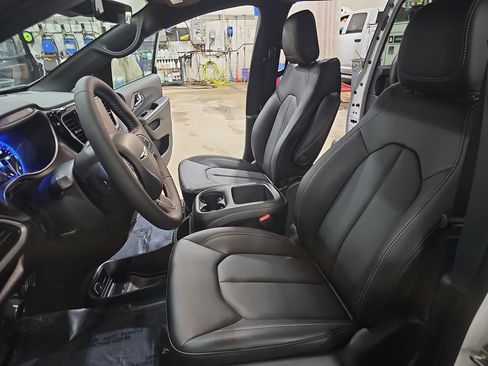 New 2026 Chrysler Voyager LX image 15