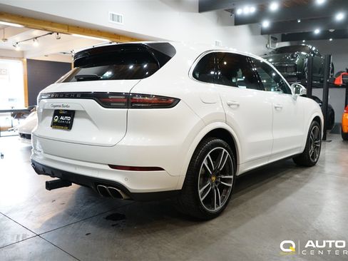 Used 2019 Porsche Cayenne Turbo image 5