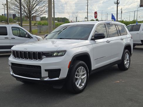 Used 2023 Jeep Grand Cherokee L Laredo w/ Luxury Tech Group I image 2