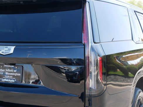 Used 2022 Cadillac Escalade ESV Sport w/ LPO, ONYX Package AWD/4WD image 17