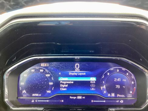 Used 2025 Chevrolet Silverado 2500 LT w/ Convenience Package image 7