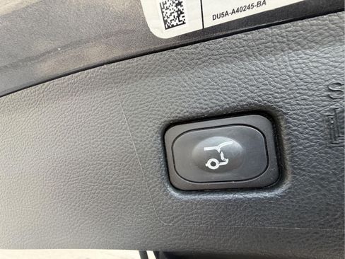 Used 2018 Ford Edge SEL w/ Equipment Group 201A AWD/4WD image 42