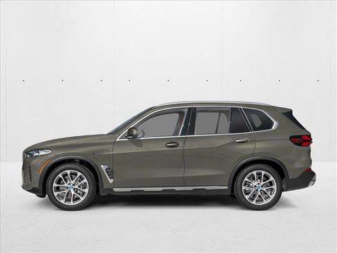 New 2025 BMW X5 xDrive50e image 3