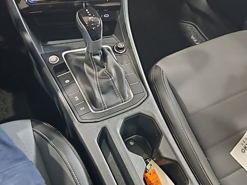 Used 2025 Volkswagen Jetta SE image 32