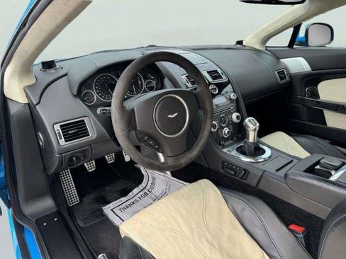 Used 2011 Aston Martin V12 Vantage Coupe RWD image 22