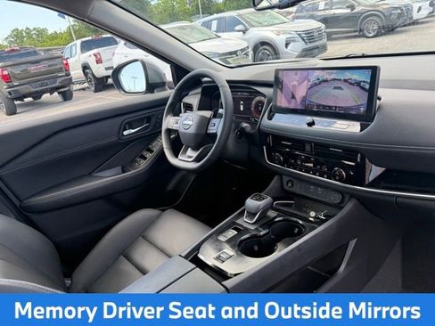 Used 2025 Nissan Rogue SL w/ Tech Package image 14