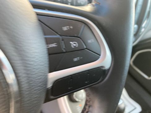 Used 2018 Jeep Compass Latitude AWD/4WD image 43