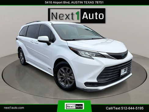 Used 2021 Toyota Sienna LE image 2