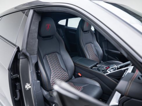 Used 2021 Lamborghini Urus image 35