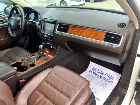 Used 2012 Volkswagen Touareg Hybrid image 19