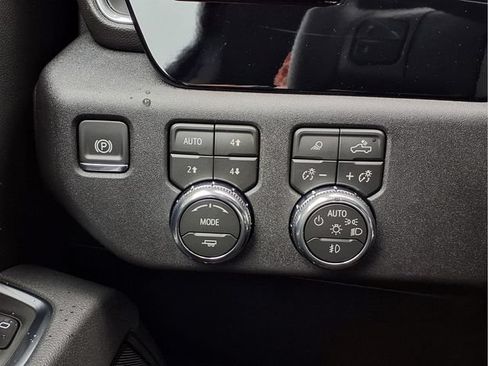 New 2026 GMC Sierra 2500 SLT AWD/4WD image 10