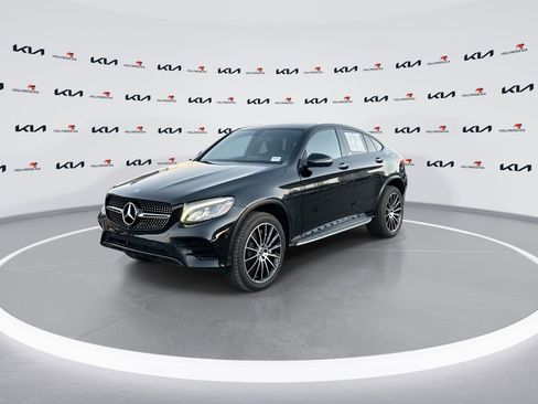 Used 2019 Mercedes-Benz GLC 300 4MATIC Coupe image 4