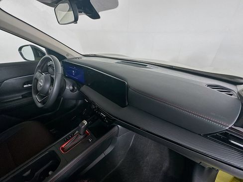 Certified 2025 Nissan Kicks SR FWD image 35