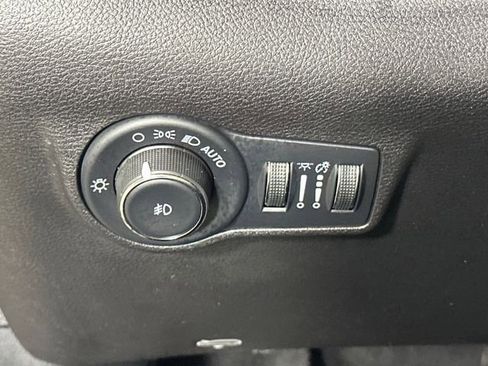 Used 2023 Jeep Compass Latitude AWD/4WD image 19