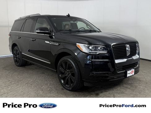 Used 2023 Lincoln Navigator Reserve AWD/4WD image 1