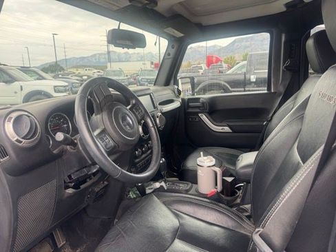 Used 2016 Jeep Wrangler Unlimited Sahara w/ Connectivity Group AWD/4WD image 8