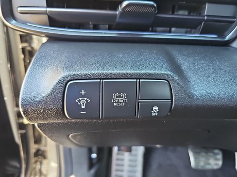 Certified 2025 Hyundai Elantra SEL image 29