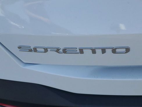 Used 2025 Kia Sorento LX FWD image 27