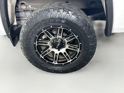 Used 2018 GMC Sierra 1500 2WD Regular Cab image 11
