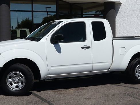 Used 2015 Nissan Frontier S image 4