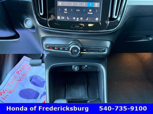 Used 2024 Volvo XC40 B5 Core w/ Protection Package image 32