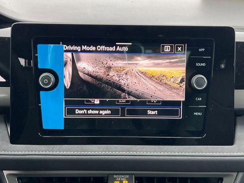 New 2025 Volkswagen Taos SE image 18