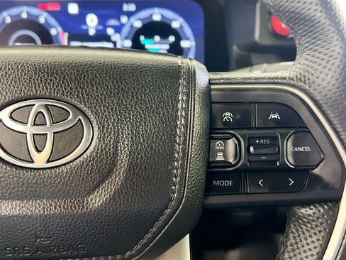 Used 2025 Toyota Tacoma TRD Sport image 19