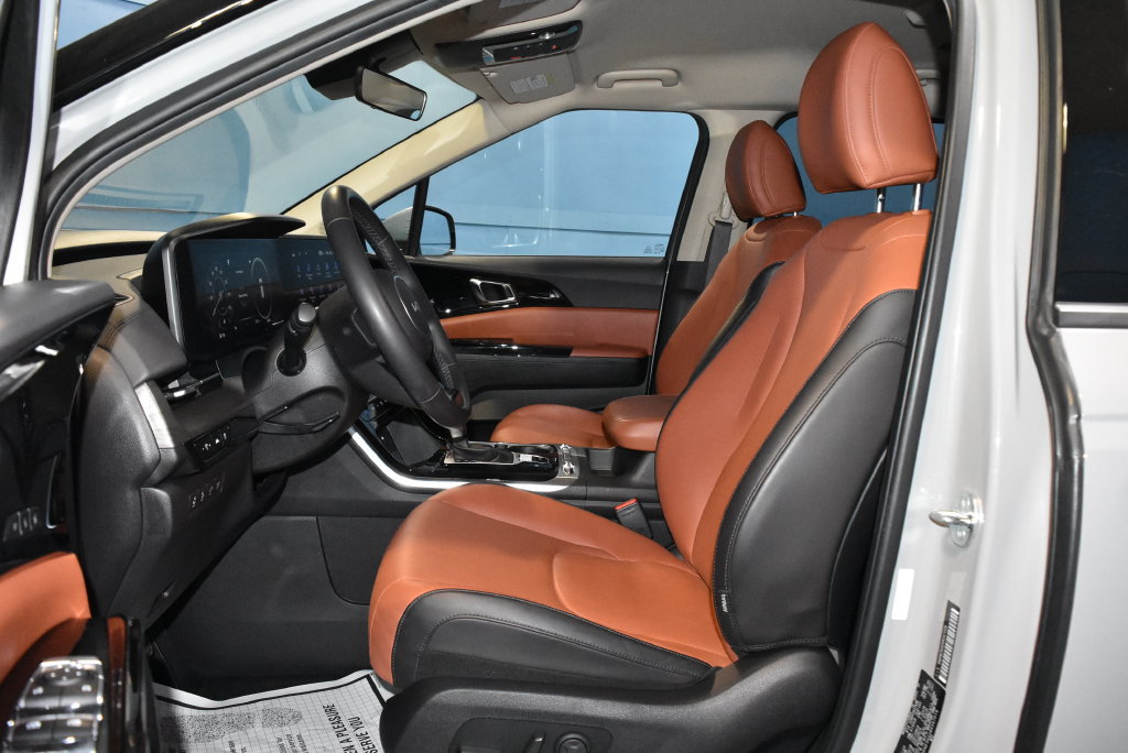 Used 2024 Kia Carnival SX FWD image 7