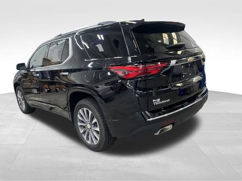 Used 2023 Chevrolet Traverse Premier FWD image 3