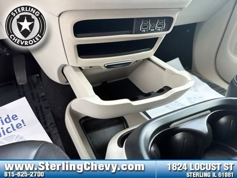 Used 2023 Chrysler Pacifica Touring-L FWD image 24