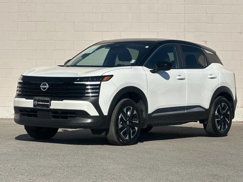 Used 2025 Nissan Kicks SV AWD/4WD image 7