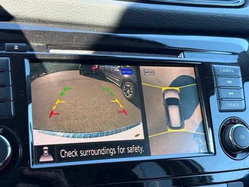 Used 2019 Nissan Rogue SV w/ Premium Package AWD/4WD image 16