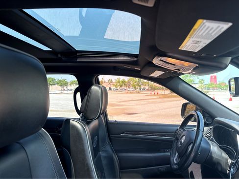 Used 2021 Jeep Grand Cherokee Overland AWD/4WD image 5