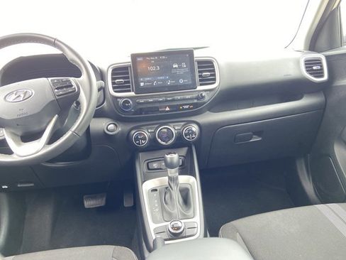 Used 2025 Hyundai Venue SEL FWD image 15