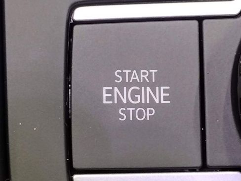 New 2025 Volkswagen Tiguan SE image 33