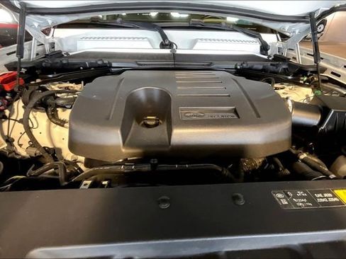 Used 2022 Land Rover Defender 90 X-Dynamic S image 10