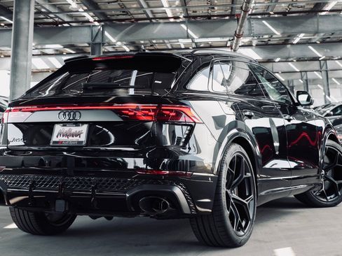 New 2025 Audi RS Q8 performance image 2