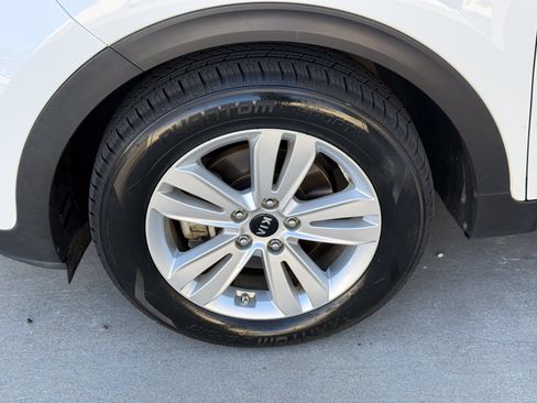 Used 2019 Kia Sportage LX FWD image 15