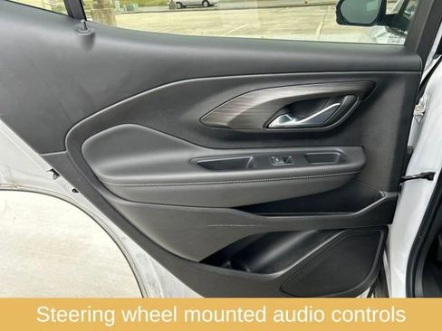 Used 2023 GMC Terrain SLT image 14