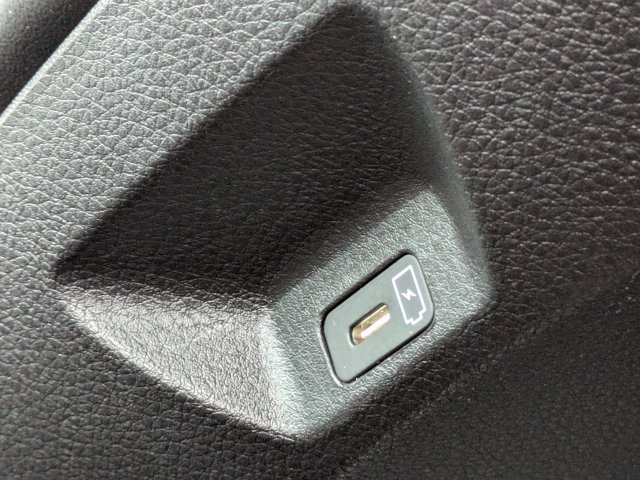 Used 2025 Kia Carnival EX FWD image 21