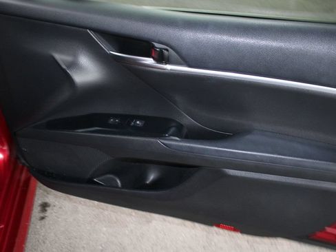 Used 2020 Toyota Camry LE FWD image 10