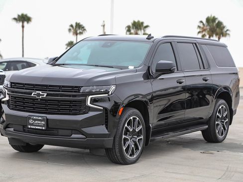 Used 2024 Chevrolet Suburban RST w/ Luxury Package AWD/4WD image 3