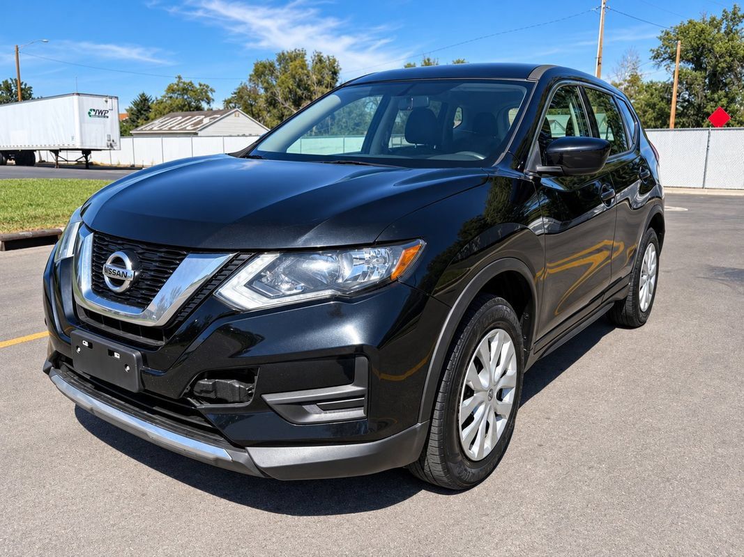 Used 2017 Nissan Rogue S AWD/4WD image 1