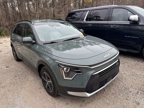 Used 2024 Kia Niro EX image 2