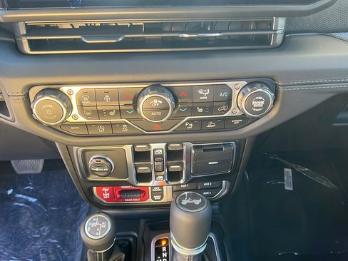 New 2025 Jeep Wrangler Unlimited Rubicon image 29