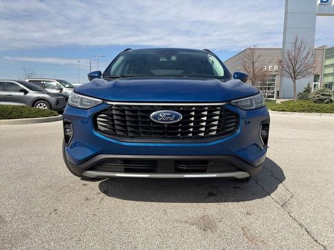 Used 2023 Ford Escape Platinum AWD/4WD image 2