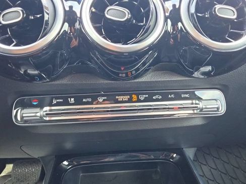 Used 2025 Mercedes-Benz GLB 250 image 4