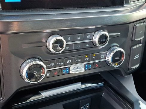 Used 2024 Ford F250 Lariat w/ Lariat Ultimate Package AWD/4WD image 16
