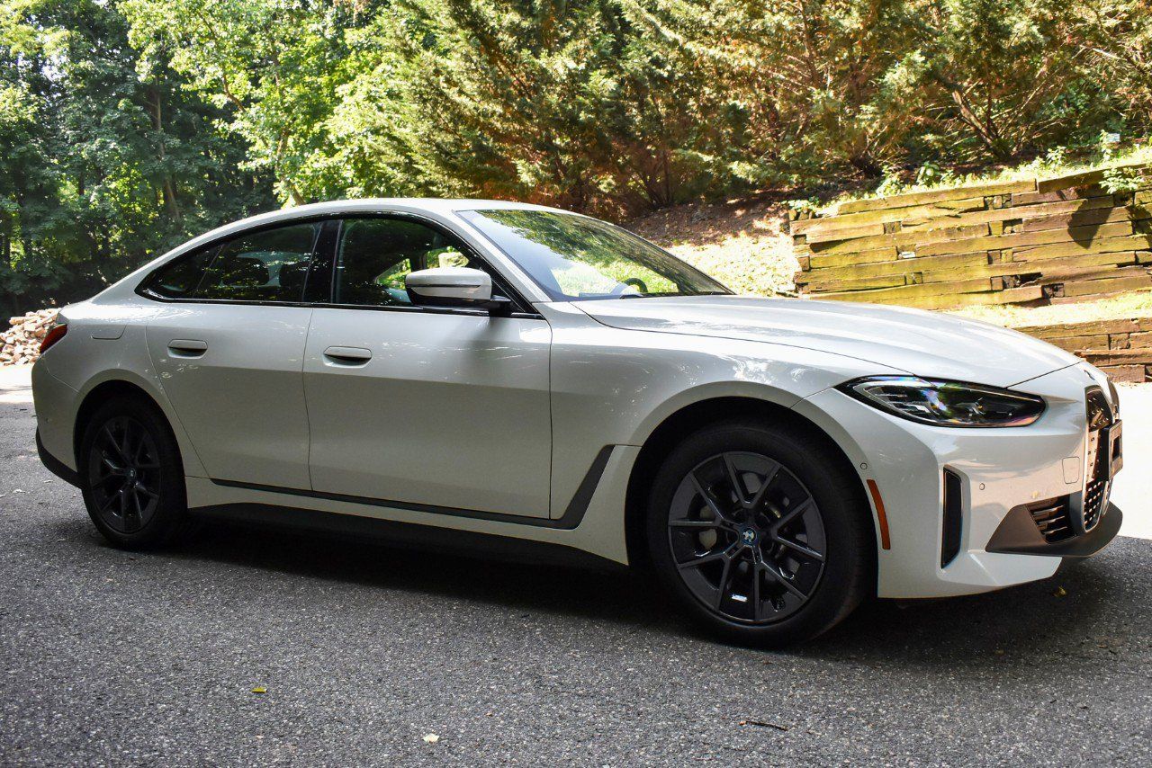 Used 2023 BMW i4 eDrive35 w/ Premium Package RWD image 11