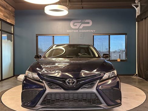 Used 2022 Toyota Camry SE image 8